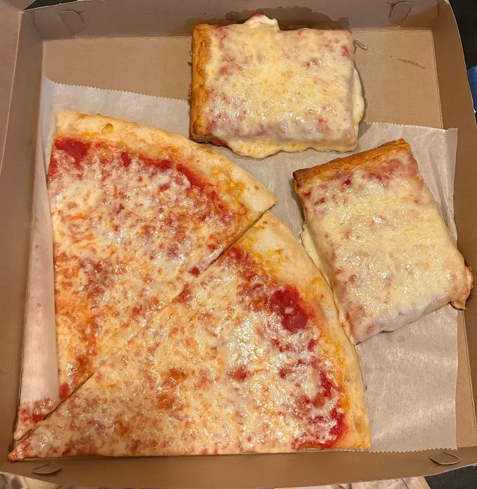 J & R Pizzeria Picture 4