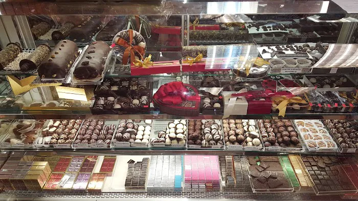 Sweetnes Candy Store Picture 5