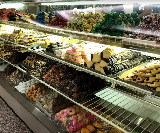 Savarese Italian Pastry Shoppe Picture 10