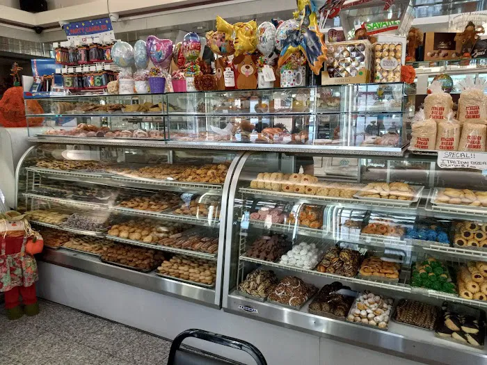 Savarese Italian Pastry Shoppe Picture 2