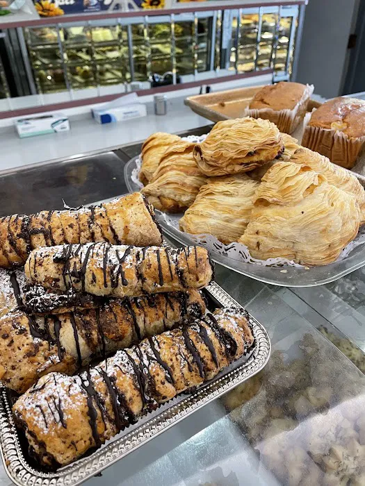 Savarese Italian Pastry Shoppe Picture 8