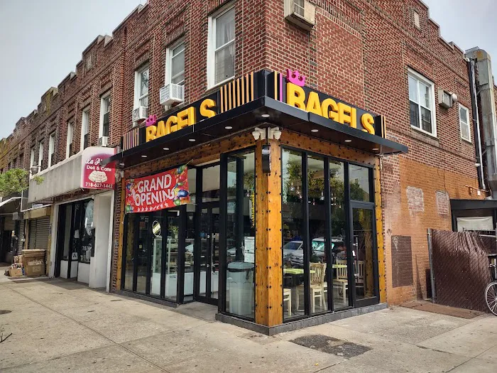 Crown Bagels and pizza Picture 9