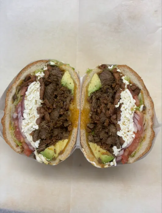 El Triunfo Deli Picture 3