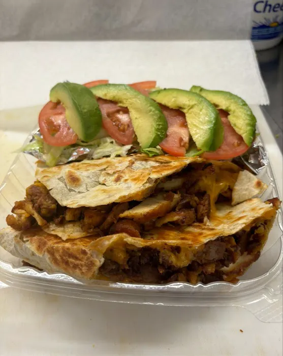 El Triunfo Deli Picture 5