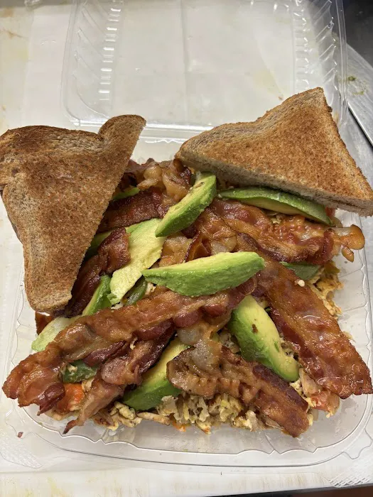 El Triunfo Deli Picture 6