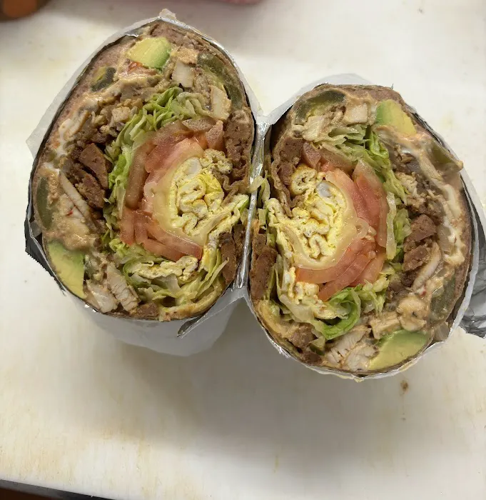 El Triunfo Deli Picture 4