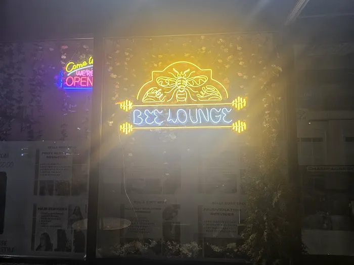 BEE x LIQUID LOUNGE Picture 4