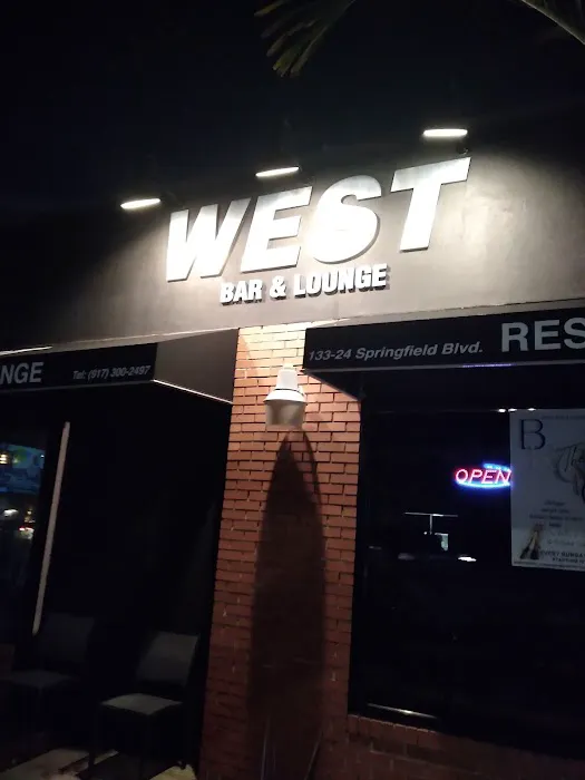 West Bar and Lounge Picture 3