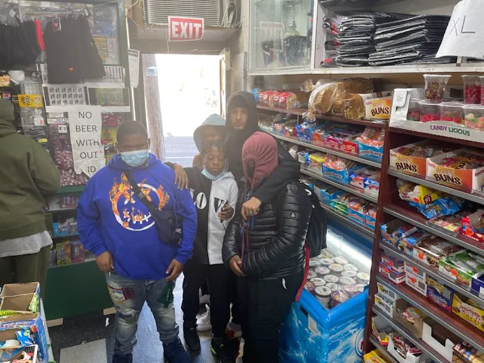 2 Hands Deli Picture 2