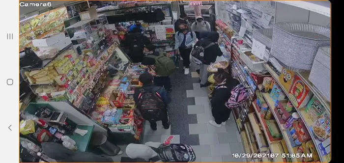 2 Hands Deli Picture 4