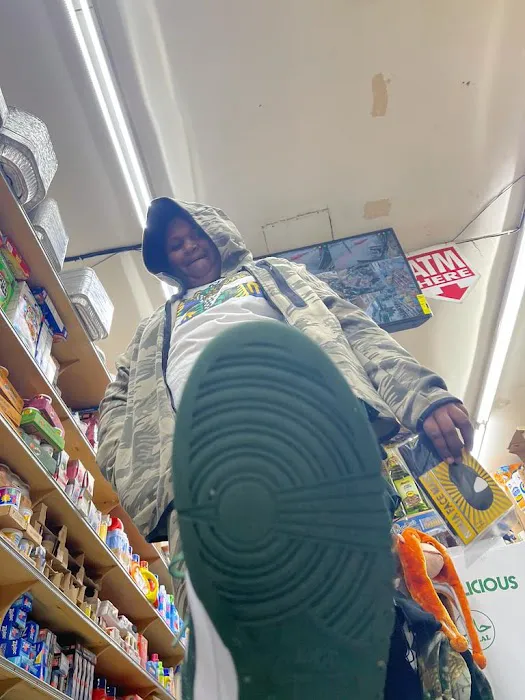 2 Hands Deli Picture 7