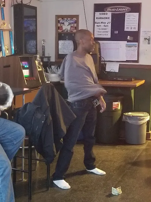 Pour House Picture 8