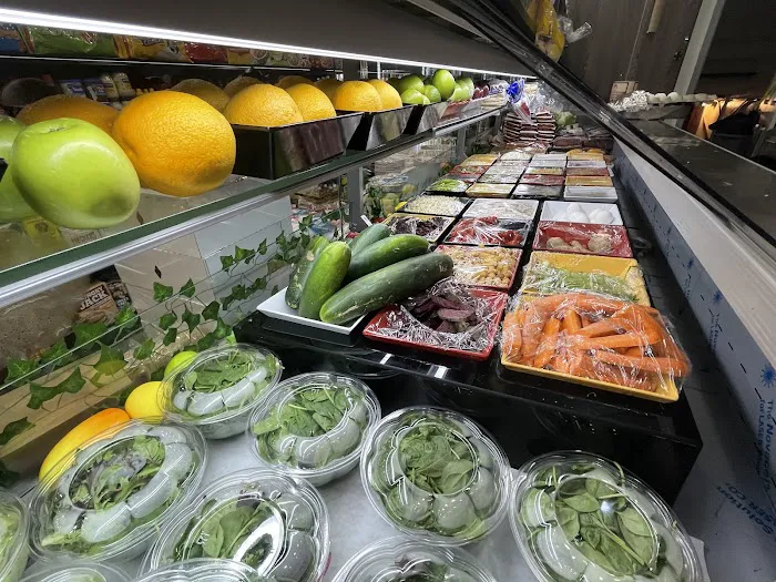 M&M GRILL N JUICE SALAD BAR Picture 9