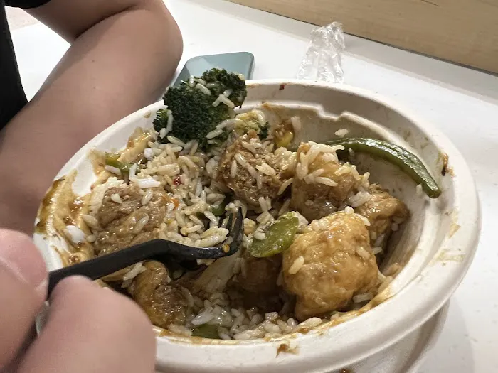 Lucy's Asian Kitchen Picture 2