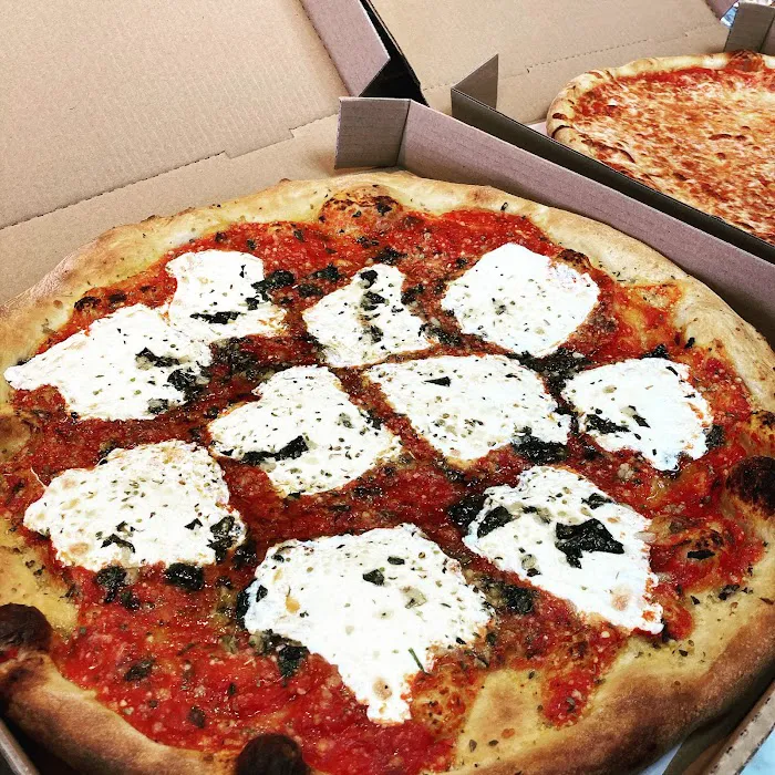 Max's Pizzeria Picture 10