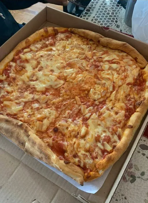 Max's Pizzeria Picture 1