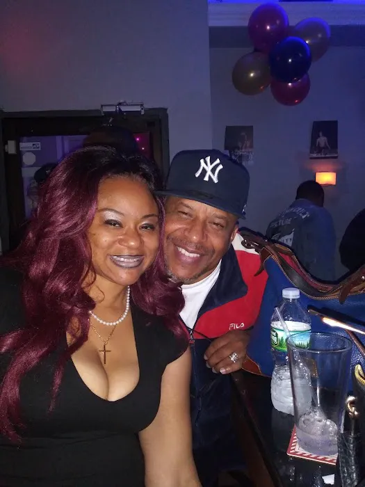 Deja Vu Bar and Lounge 2.0 Picture 3