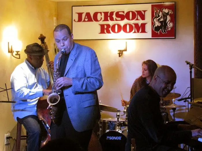 Jackson Room Picture 2