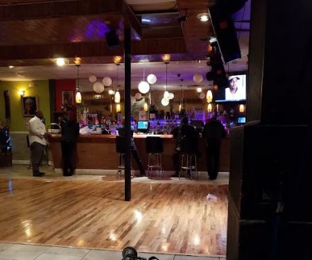 LabadI Restaurant & Lounge (CORMIER)