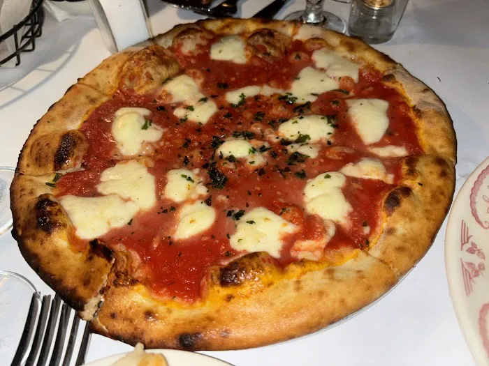 Luigi's Restaurant And Bar Picture 6