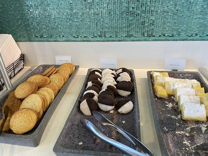 American Airlines/British Airways Lounges Terminal 8 Picture 4