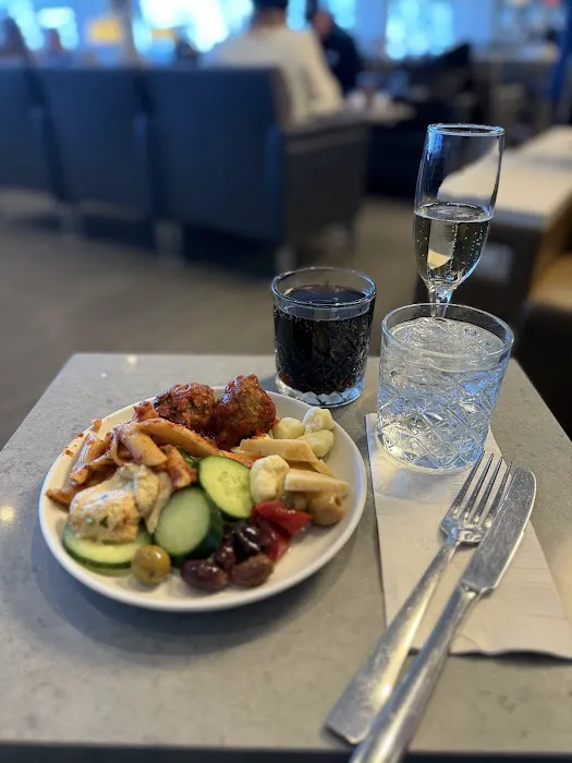 American Airlines/British Airways Lounges Terminal 8 Picture 3