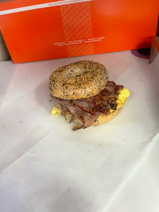 FRESH2GO DELI & GRILL Picture 4