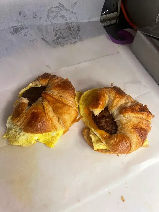 FRESH2GO DELI & GRILL Picture 1