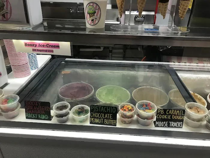 Mara's Ice Cream Parlor Picture 4