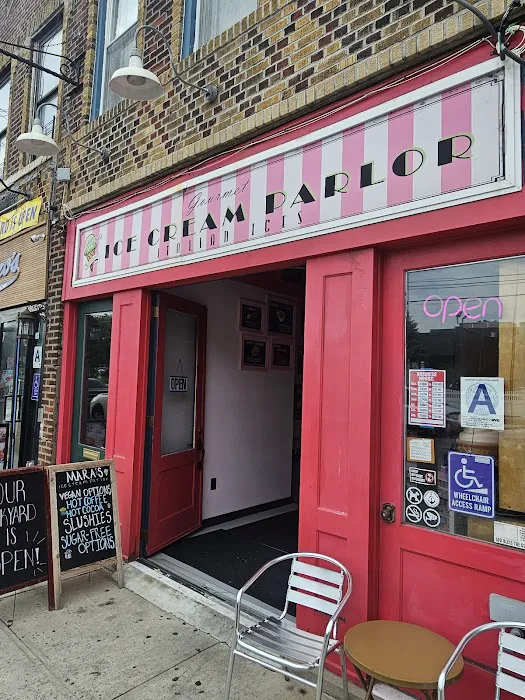 Mara's Ice Cream Parlor Picture 10