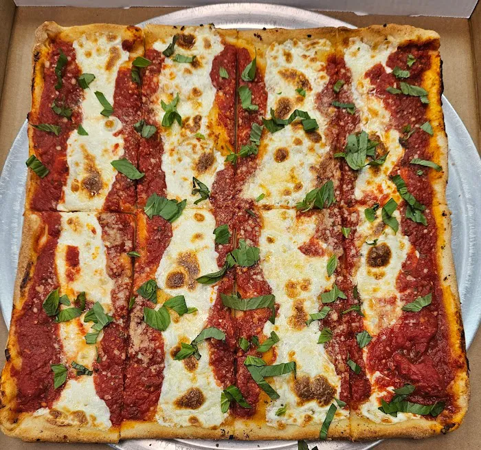 Elegante Restaurant & Pizzeria Picture 5