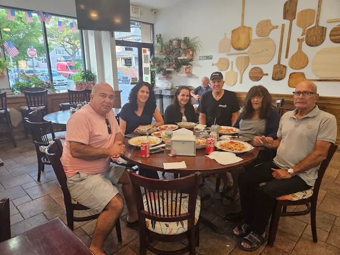 Elegante Restaurant & Pizzeria Picture 4