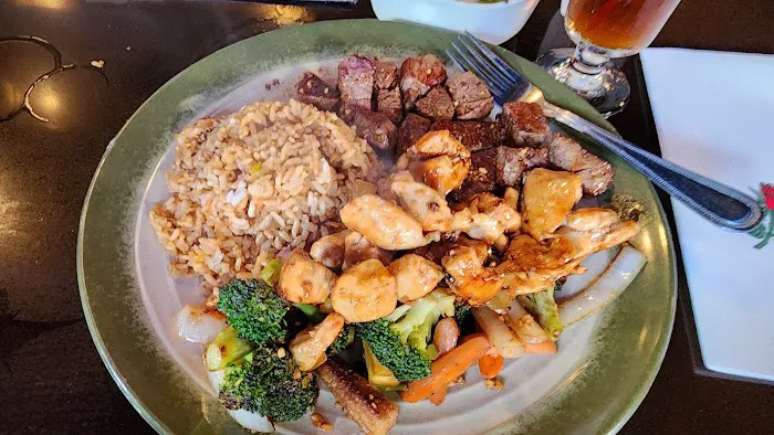 Momo Hibachi Steak House & Bar Picture 4