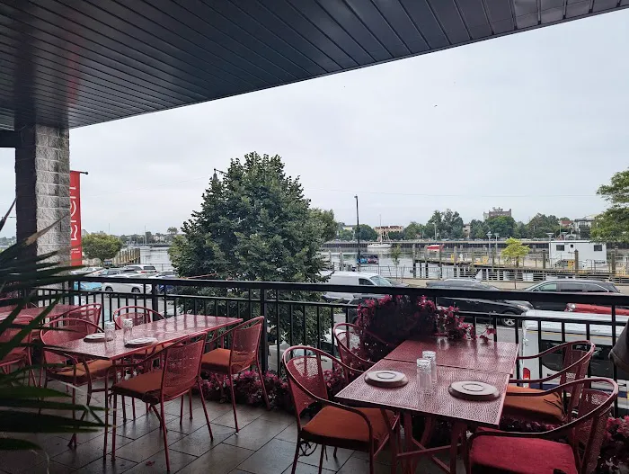 Lokum Mediterranean Restaurant and Bar Picture 8