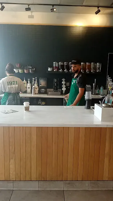 Starbucks Picture 3