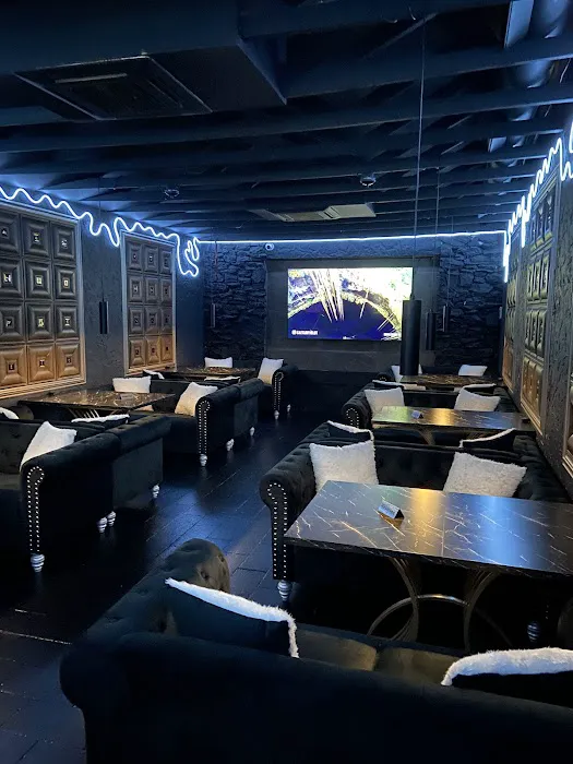 NEXT LOUNGE BAR Picture 4