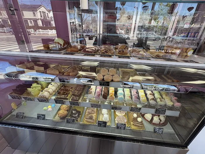 Sweet & Favorite Cake Shop Picture 3