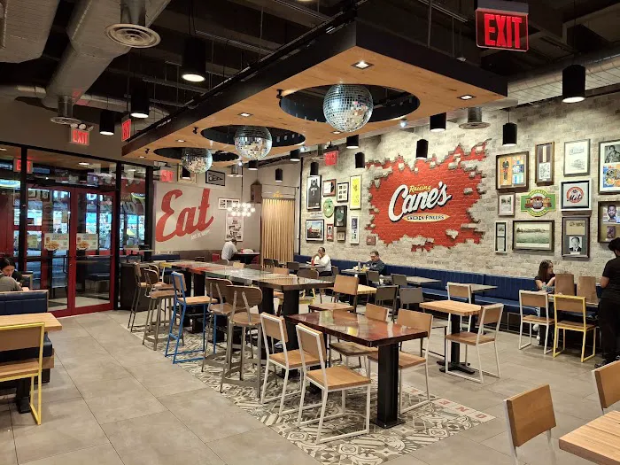 Raising Cane's Chicken Fingers Picture 6