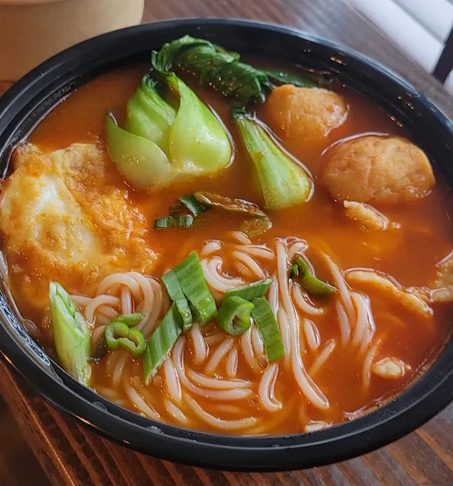 L&R FUSION NOODLE HOUSE Picture 1