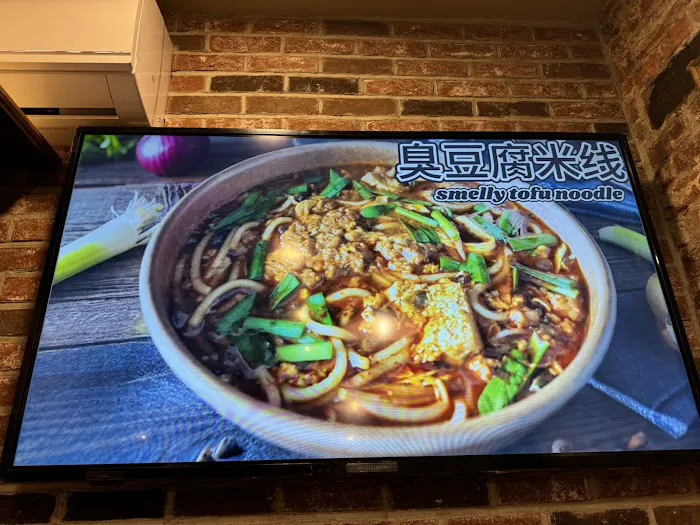 L&R FUSION NOODLE HOUSE Picture 6