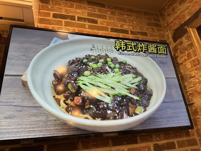 L&R FUSION NOODLE HOUSE Picture 2