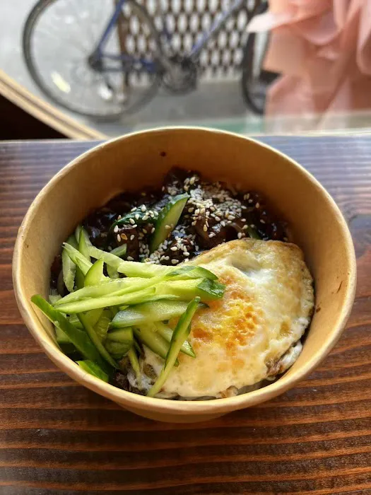 L&R FUSION NOODLE HOUSE Picture 7