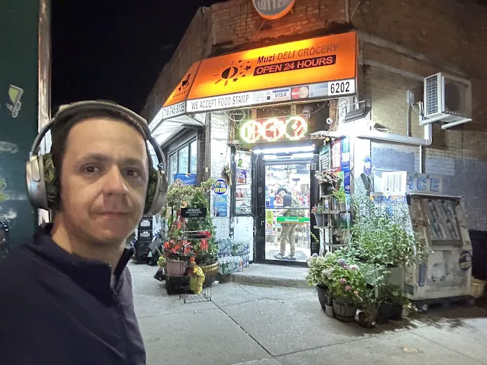 Muzi Deli Grocery Picture 1