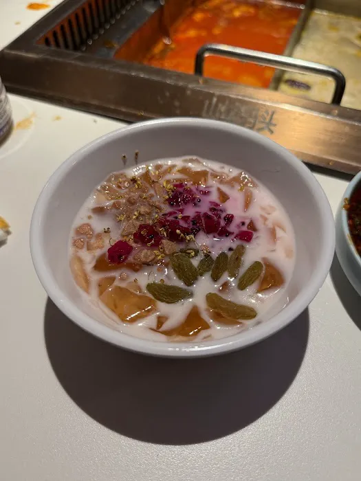 Chong Qing Wharf Hot Pot 山城码头火锅 Picture 2