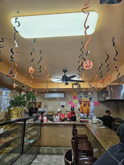 Las Rosas Bakery Picture 1