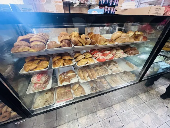 Las Rosas Bakery Picture 6