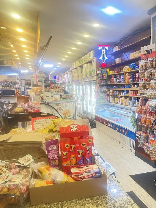ELEGANTE DELI & GRILL Picture 4