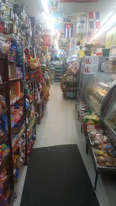 Palax Deli & Grocery Picture 3
