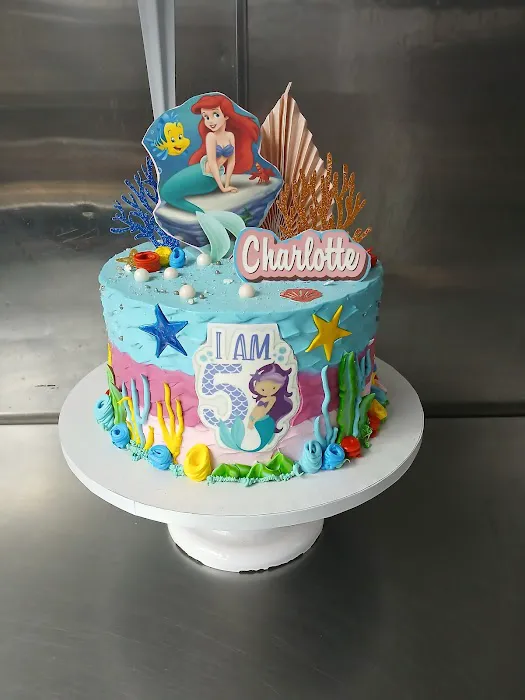 El Chantilly Bakery Picture 3