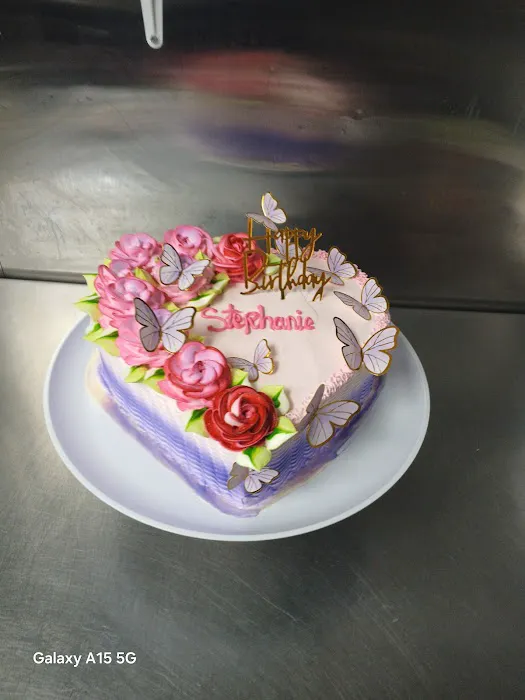 El Chantilly Bakery Picture 7